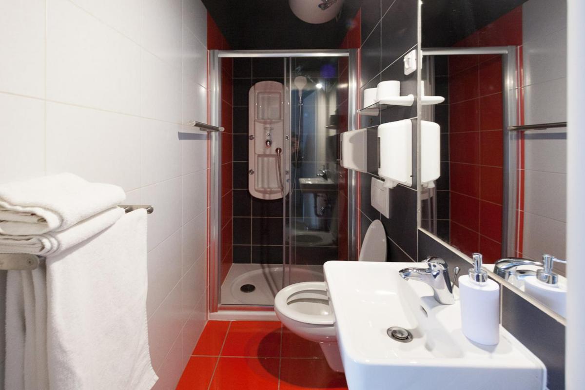 Centar W Hotell Osijek Exteriör bild